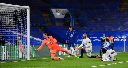 Mount marca el segundo gol del partido ante el Madrid este miércoles en Stamford Bridge.