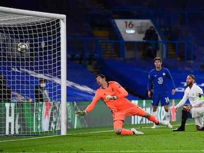 Mount marca el segundo gol del partido ante el Madrid este miércoles en Stamford Bridge.