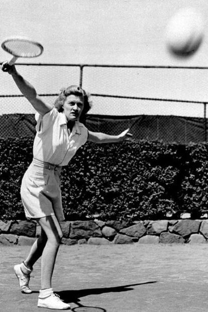 La tenista Pauline Betz Addie, durante un entrenamiento en 1931.