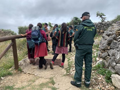 Desalojo de la Guardia Civil al grupo de hippies Familia Arcoiris en Benaocaz (Cádiz).