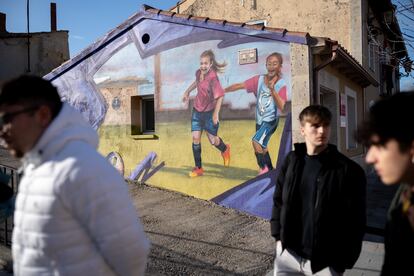 Mural en uno de los edificios municipales de San Pelayo.