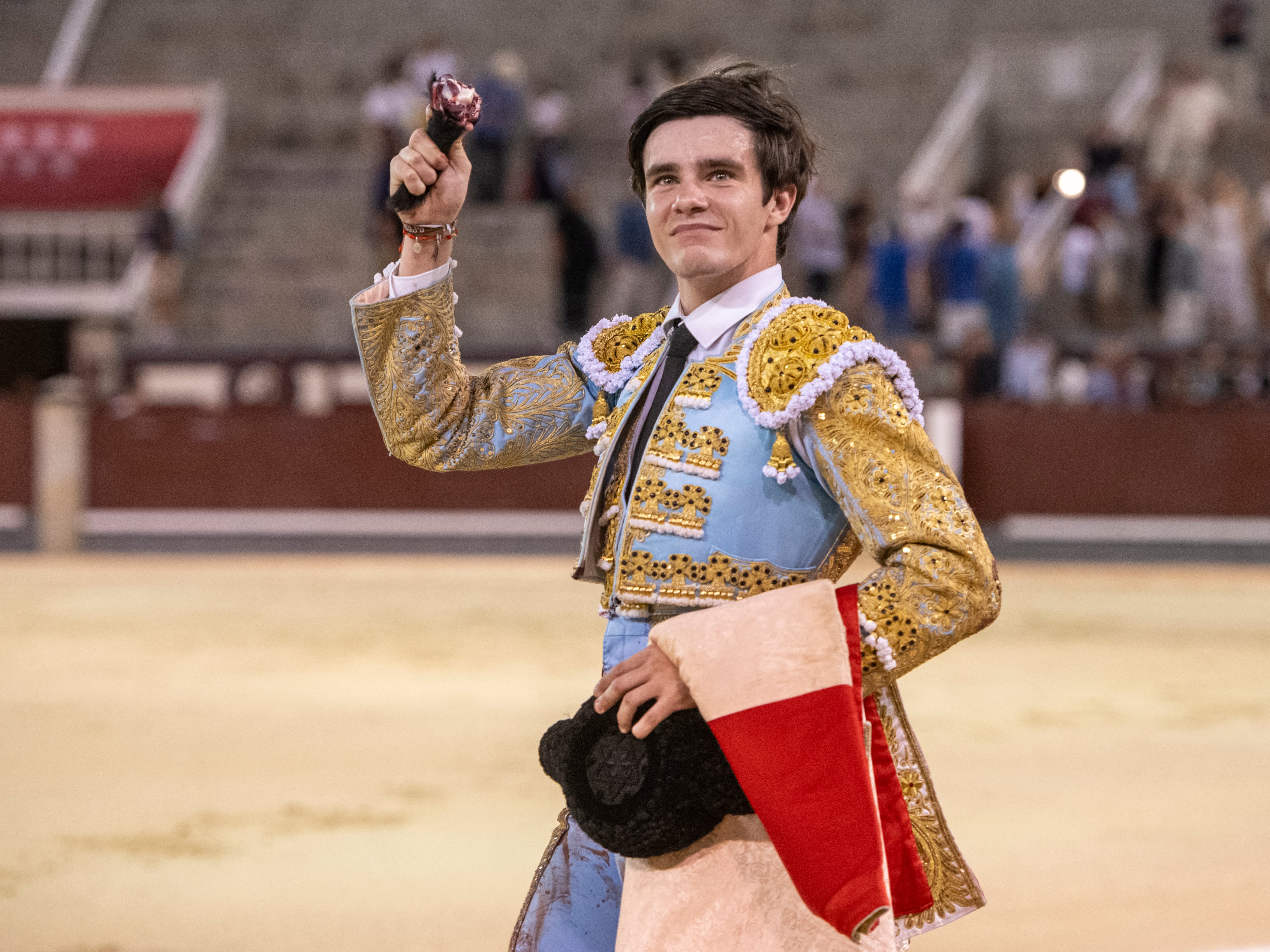 El novillero catalán Mario Vilau sufre una grave cornada en El Hoyo de Pinares (Ávila)
