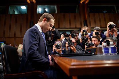 Mark Zuckerberg testifica ante el Congreso de Estados Unidos