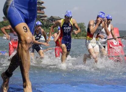 Iván Raña, durante la prueba de triatlón de los Juegos Olímpicos de Pekín.