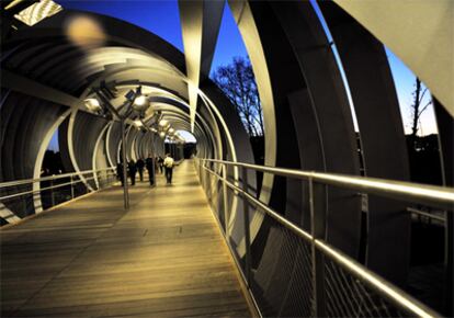 El puente proyectado por el arquitecto francés Dominique Perrault para el parque Madrid Río.