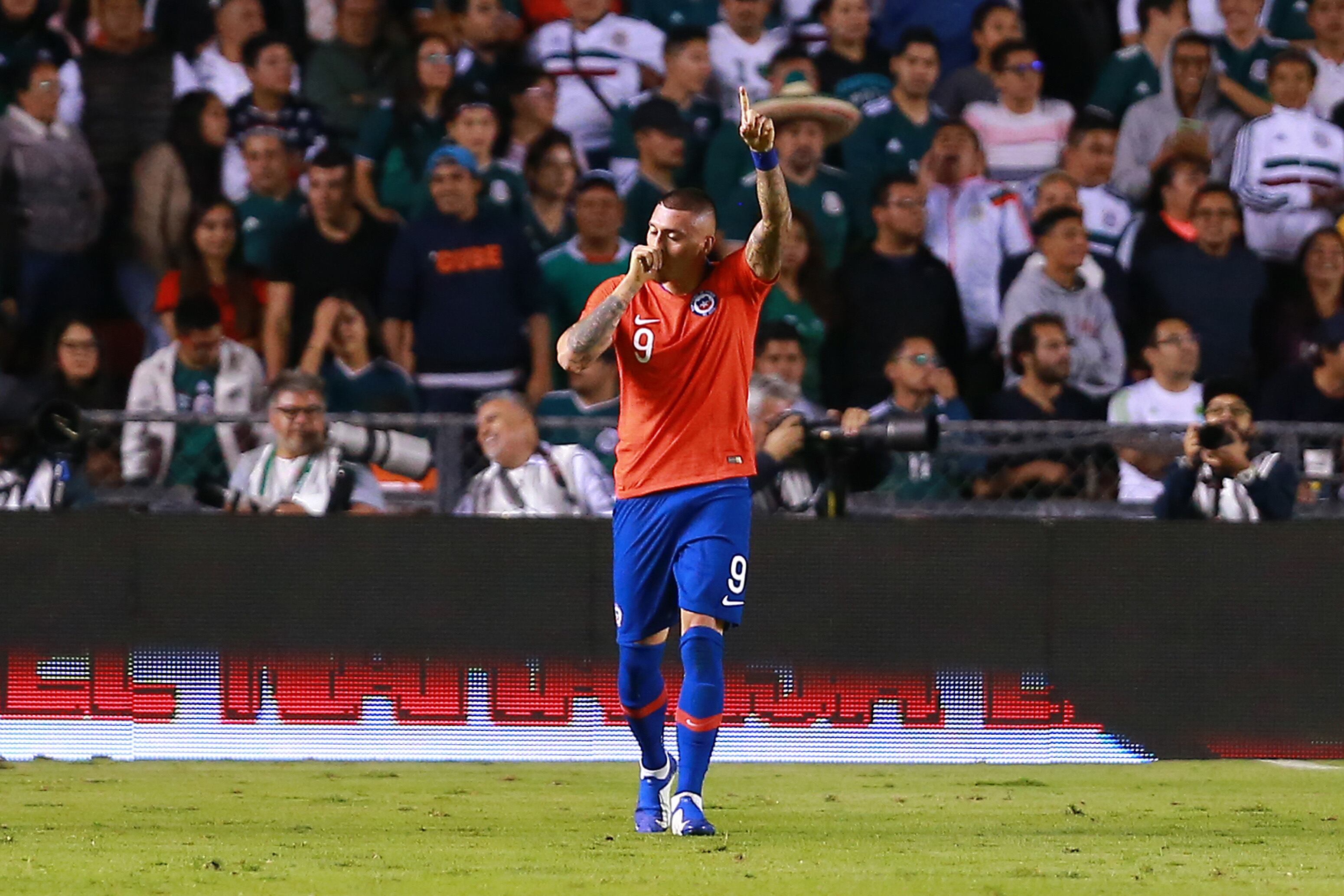 Nicolás Castillo, el futbolista que puede marcar la vida del primogénito de Boric