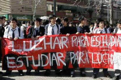 Los estudiantes chilenos vuelven a manifestarse para pedir mejoras en la educación