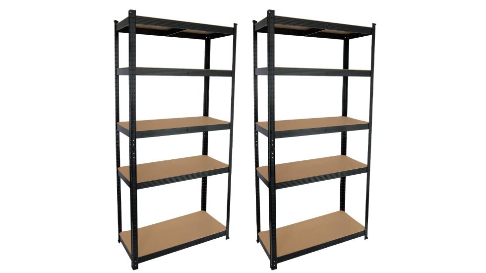 Lote de dos estanterías con cinco baldas ajustables.