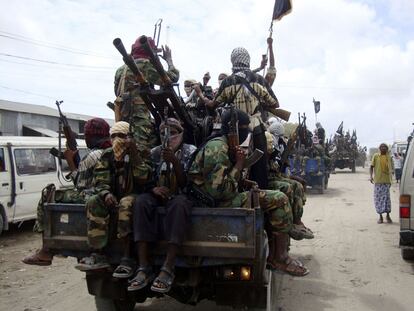 Miembros de la guerrilla de Al Shabab en Mogadiscio, Somalia, en octubre de 2010.