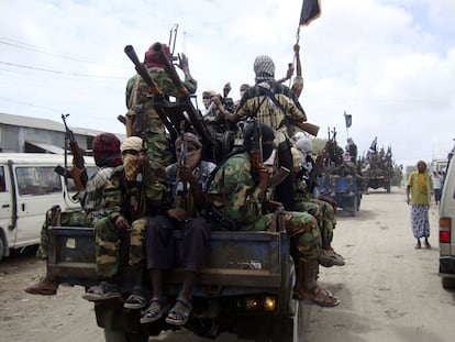 Miembros de la guerrilla de Al Shabab en Mogadiscio, Somalia, en octubre de 2010.