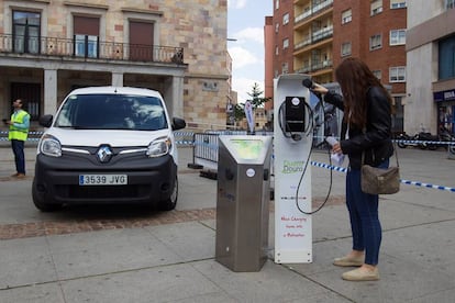 Un punto de recarga para coches el&eacute;ctricos instalado recientemente en Zamora.