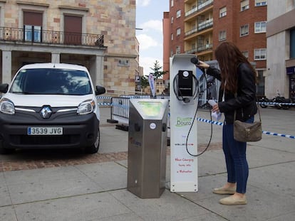 Un punto de recarga para coches el&eacute;ctricos instalado recientemente en Zamora.