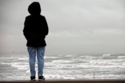 A nevasca Filomena açoita fortemente a Comunidade Valenciana, provocando ventos de força 6 na costa da região. Na imagem, a praia da Malvarrosa, em Valência.