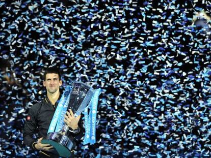 Djokovic con la Copa de Maestros.