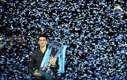 Djokovic con la Copa de Maestros.