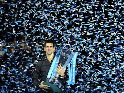 Djokovic con la Copa de Maestros.