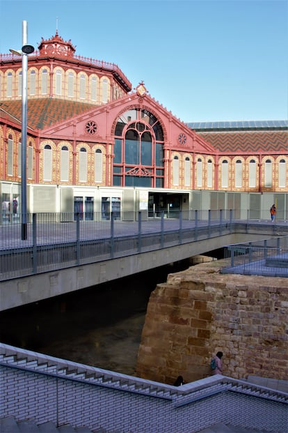 El Mercado de Sant Antoni de Barcelona experimentó una rehabilitación y una ampliación de unas cuatro plantas de profundidad que aprovechan la energía geotérmica con equipos de Mitsubishi Electric. | 