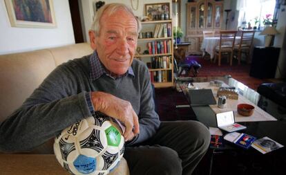 Bert Trautmann, exportero del Manchester Citiy, en su casa de Castellón.
