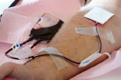 Un hombre dona sangre en Davenport (Iowa), el pasado 11 de noviembre.