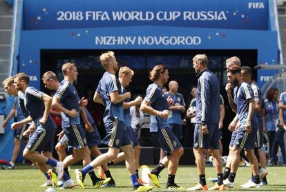 Treino da seleção da Suécia, que enfrenta a Coreia do Sul nesta segunda-feira. 