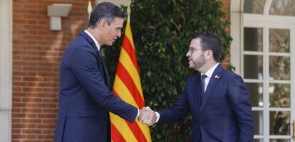 El presidente del Gobierno, Pedro Sánchez, y el presidente de la Generalitat, Pere Aragonès.