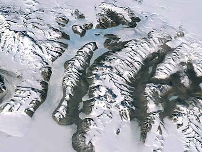 Imagen de la isla de Ross, en la que está situada la base antártica McMurdo de Estados Unidos, con los glaciares Erebus, Koettlitz y Ferrar.