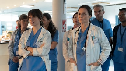 Blanca Suárez y Aitana Sánchez Gijón, en el sexto episodio de 'Respira'.