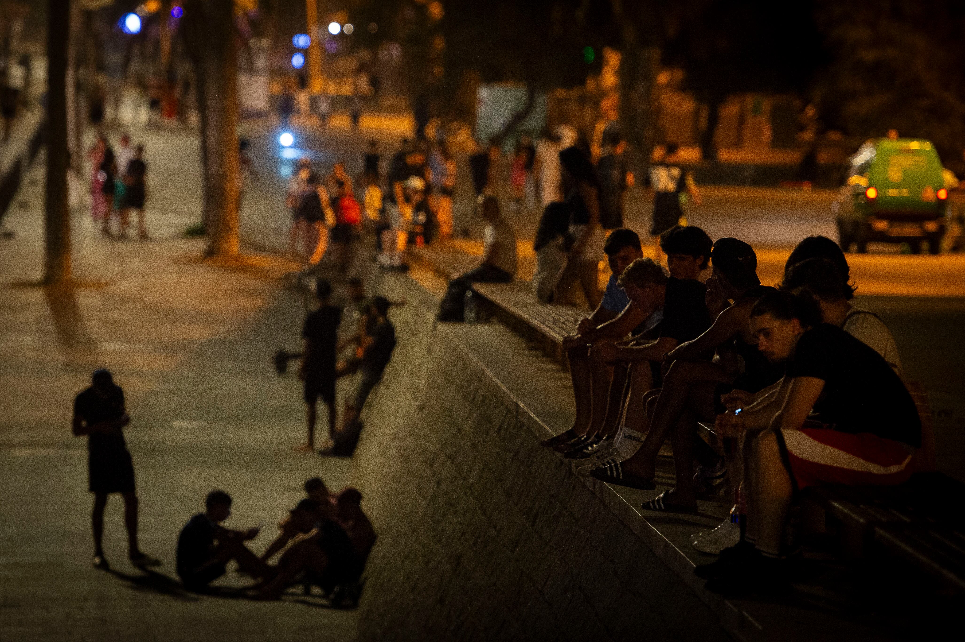 21 días seguidos en riesgo por altas temperaturas: así se han disparado las alertas sanitarias en las grandes ciudades españolas 