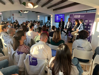 Un momento durante el debate entre los periodistas de El País y La Vanguardia en la segunda edición del Campus Generación Propósito de la Fundación Princesa de Girona.