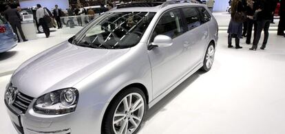 Un modelo de Volkswagen Golf Variant 4Motion, presentado en el Salón del Automóvil de Ginebra, Suiza.