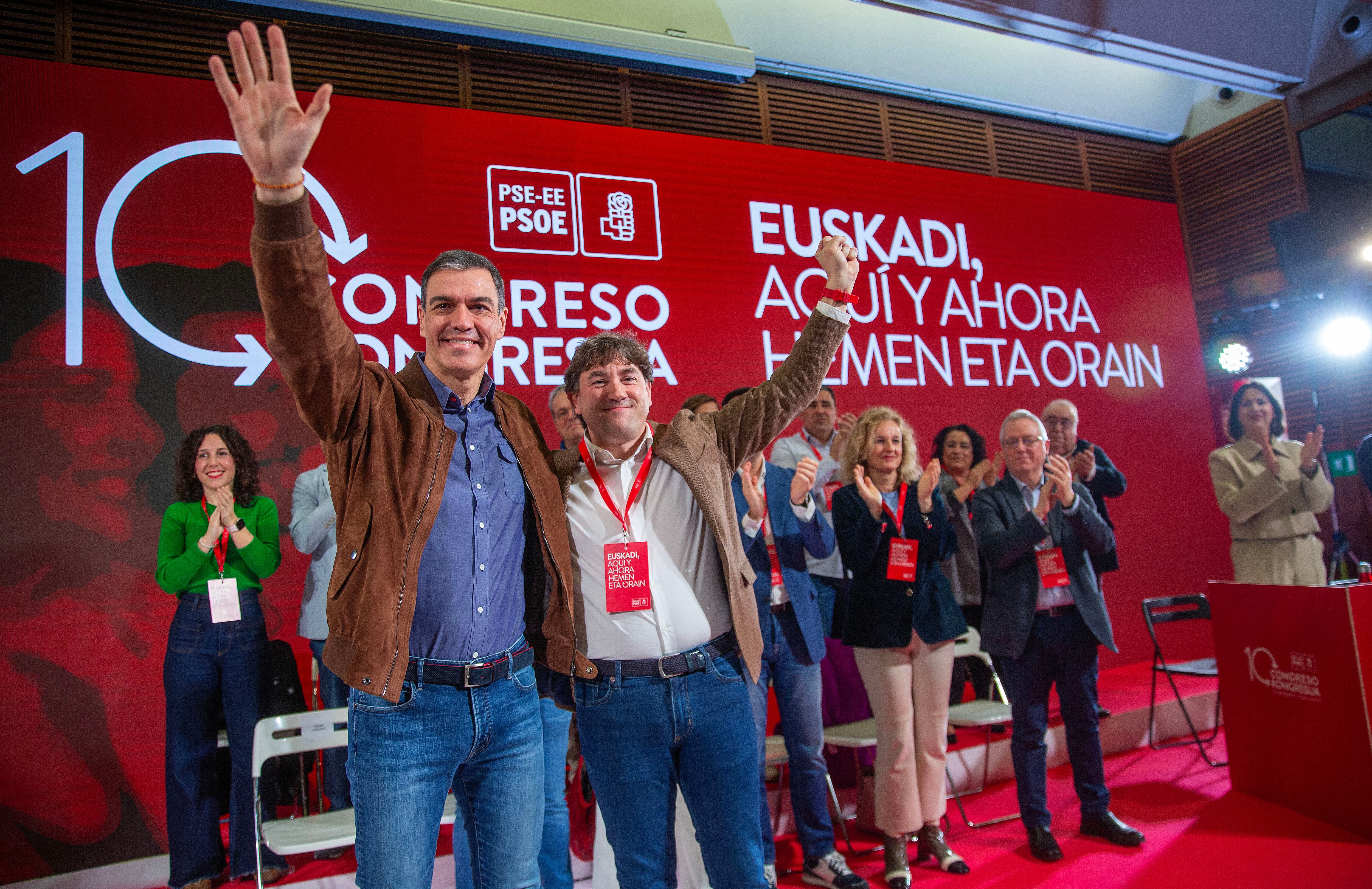 Sánchez apela a las amenazas de Trump para exigir a Feijóo que rompa con Vox