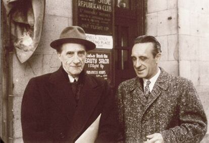 O artista francés Marcel Duchamp (esquerda) ao carón de Eugenio Granell.