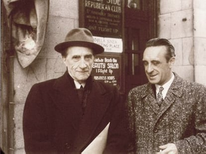 O artista francés Marcel Duchamp (esquerda) ao carón de Eugenio Granell.