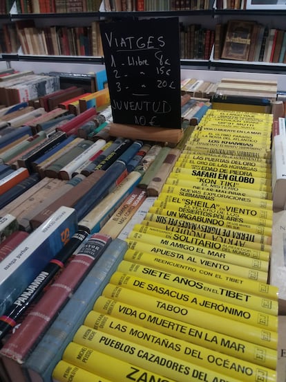 Imagen de la oferta en una caseta de la Fira del Llibre d'Ocasió, en Barcelona.