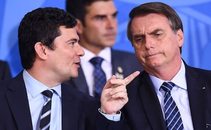 Presidente Jair Bolsonaro e ministro Sergio Moro, em uma cerimônia em Brasília.