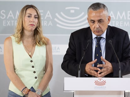 María Guardiola, candidata del PP en Extremadura, presenta su acuerdo para el Gobierno de coalición en Extremadura con el líder regional de la ultraderecha de Vox, Ángel Pelayo.