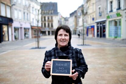 Patricia Breard, 53, a nurse, holds a blackboard with the words "avenir des jeunes" (future for young people), the most important election issue for her, as she poses for Reuters in Chartres, France February 1, 2017. She said: "Today I wouldn't want to have kids. I'd be too worried about their future." REUTERS/Stephane Mahe SEARCH "ELECTION CHARTRES" FOR THIS STORY. SEARCH "THE WIDER IMAGE" FOR ALL STORIES