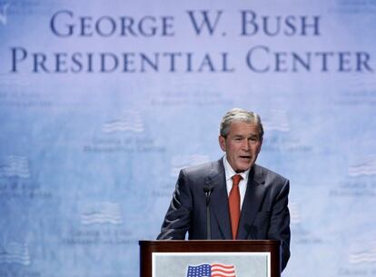 George W. Bush ha desvelado sus planes para el nuevo Instituto Bush en la Universidad Metodista del Sur (SMU) en Texas (EE UU). El ex presidente estadounidense ha explicado que el centro "será un foco importante de pensamiento crítico y de acción práctica" y que hará énfasis en la educación, la salud global, las libertades, y el crecimiento económico. La construcción de la institución empezará en otoño de 2010 y que se financiará con fondos privados.