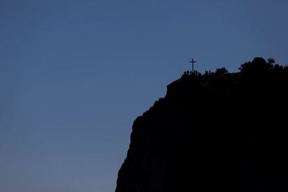 La cruz de San Miguel, en los alrededores de la abadía de Montserrat, en la provincia de Barcelona, donde Miguel Hurtado asegura que sufrió los abusos de un monje benedictino. La imagen fue tomada el pasado 3 de febrero. Hurtado tenía solo 16 años y cuenta que para él lo peor no fueron los abusos, "sino que la Iglesia lo encubrió".