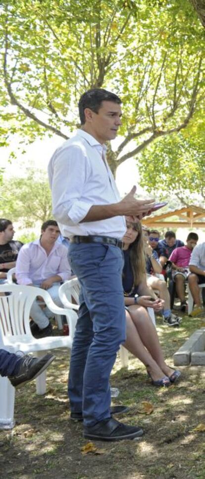 El secretari general del PSOE, Pedro Sánchez, en unes jornades de joves a Pedrezuela (Madrid).