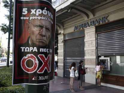 Fotografía de Wolfgang Schäuble en un cartel griego en contra de la austeridad.