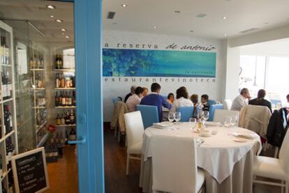 Comedor de La Reserva de Antonio, en la playa de La Carihuela de Torremolinos (Málaga).