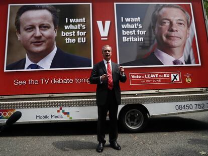 El l&iacute;der del UKIP, Nigel Farage, antes de un debate televisivo con David Cameron.