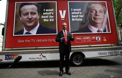 El líder del UKIP, Nigel Farage, antes de un debate televisivo con David Cameron.
