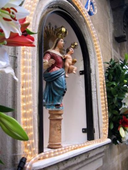 La imagen de la Virgen en su hornacina original.