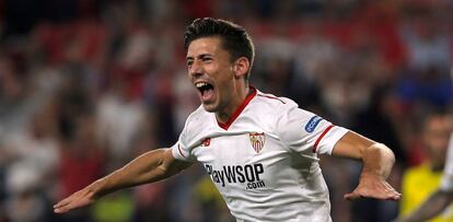 Lenglet celebra un tanto con el Sevilla en la Champions.