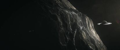 Una cordillera gigantesca, con montañas de hasta 20.000 metros de altitud, recorre el ecuador de Iapetus, la tercera luna más grande de Saturno.