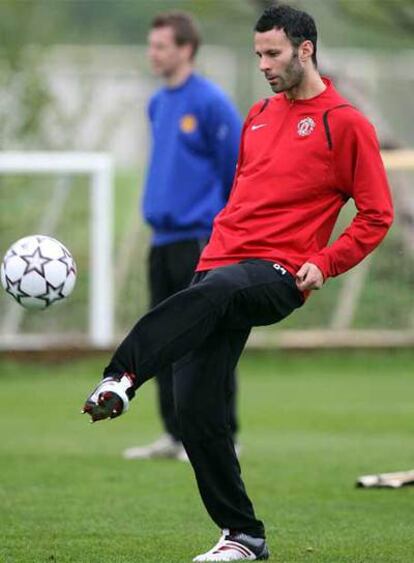 Ryan Giggs, durante el entrenamiento de ayer.