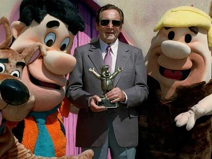 Joseph Barbera, de Hanna-Barbera, recibe un premio en Los Ángeles en 1996.