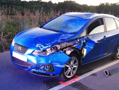 El turismo implicado en el accidente con cinco ciclistas en Sant Pere de Vilamajor (Barcelona)